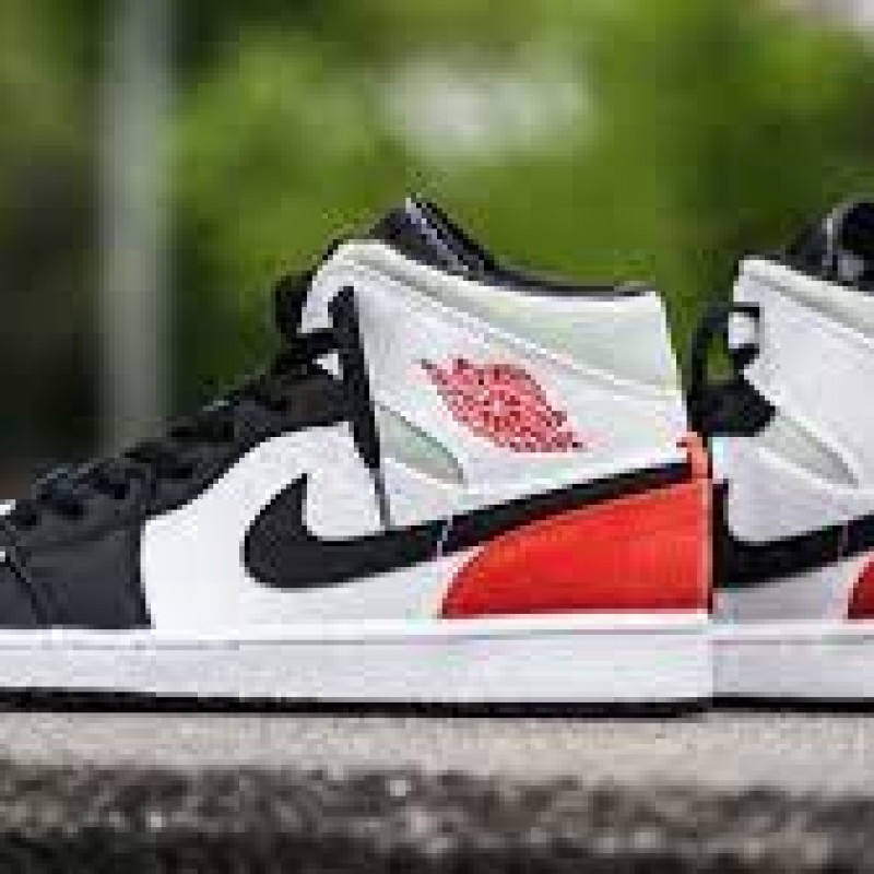 Air Jordan 1 Mid SE “Track Red”